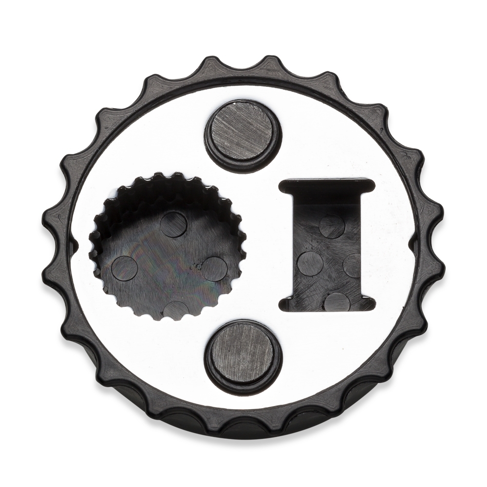 ABRIDOR DE GARRAFA FORMATO TAMPA DE METAL C/ IMÃ DE GELADEIRA  SPX-13324-PRE NA COR PRETO